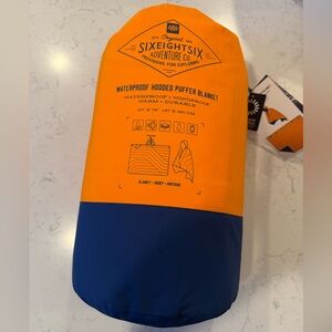 686 Hooded Waterproof Puffer Blanket - ORANGE / BLUE - BRAND NEW